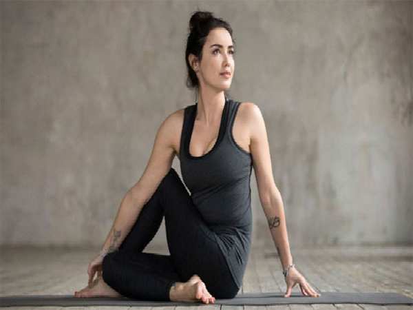 Bài tập yoga cho người đau vai gáy