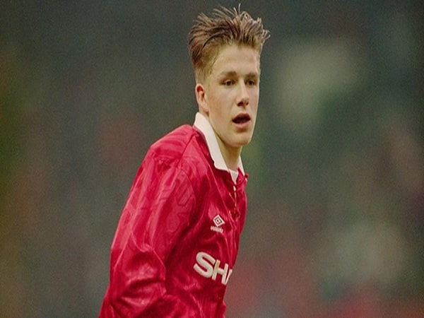 Beckham thời trẻ là cầu thủ sáng giá nhất nước Anh
