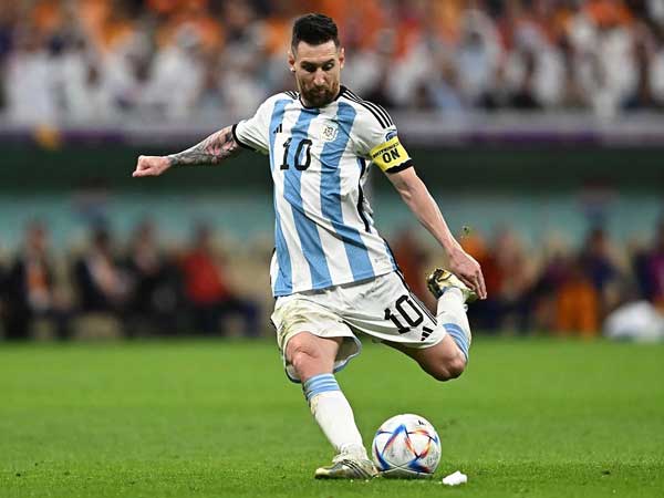 Số bàn thắng sút phạt của Messi là bao nhiêu?