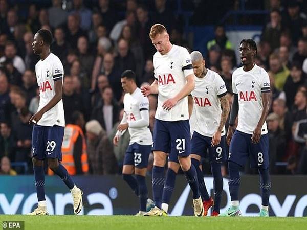 Bóng đá Quốc Tế 3/5: Tottenham xa rời vé dự Champions League