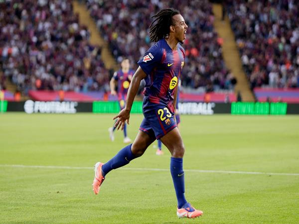 Tin CLB Barca: Cú lội ngược dòng trước Real Sociedad