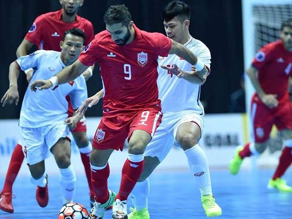 Cách đá tiền đạo sân 5 và một số sai lầm thường gặp