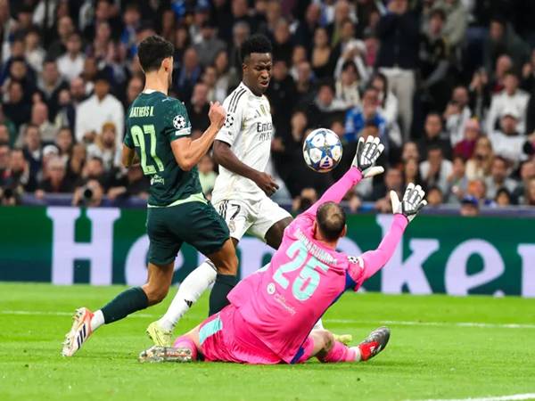 Tin Real Madrid: Arbeloa không ngán đấu Man City